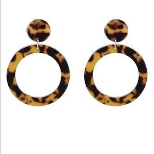 Lulu's Tortoise Shell Circle Hoop Earrings